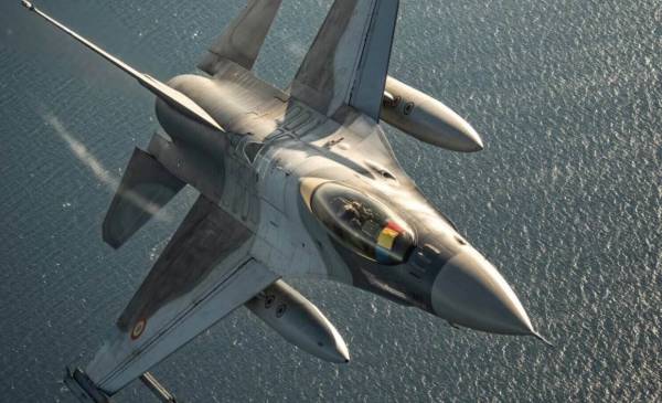 Винищувач F-16 румунських Повітряних сил.