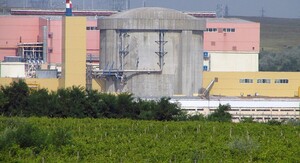 У Румунії затопили дві баржі, щоб врятувати роботу АЕС