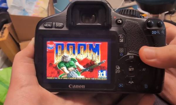Програміст запустив культову гру Doom на фотокамері Canon EOS 550D