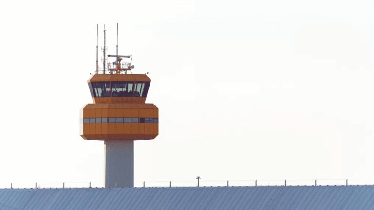 Повітряний простір над німецьким аеропортом заблокували через дрон 11