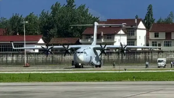 Китай презентував турбогвинтовий транспортник Y-15 2