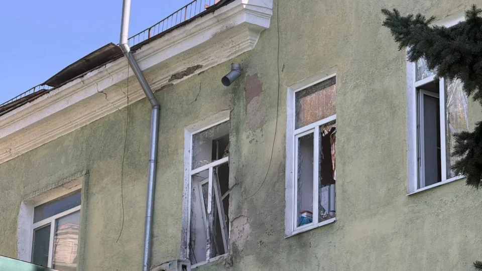 Хмара носить на руці таємницю полеглих. 12 Окупанти двома дронами атакували лікарню у Краматорську