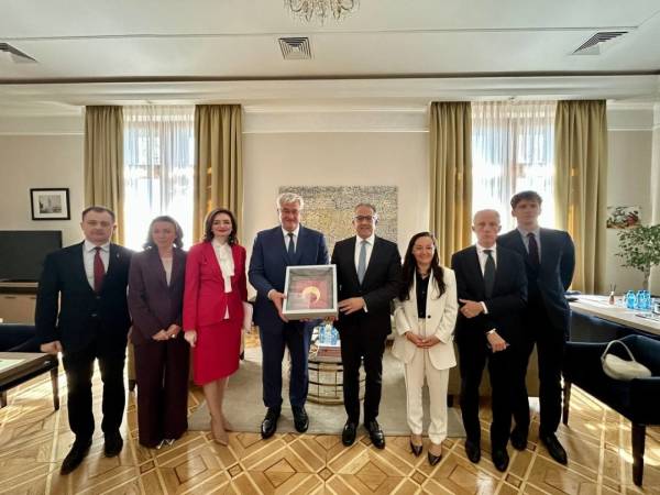 Гендиректор ЮНЕСКО прибув з першим візитом до України 7 Гендиректор ЮНЕСКО прибув з першим візитом до України 7
