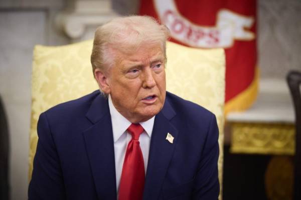 Як Трамп ховався у вантажівці з їжею: деталі операції США в аеропорту Туреччини 7