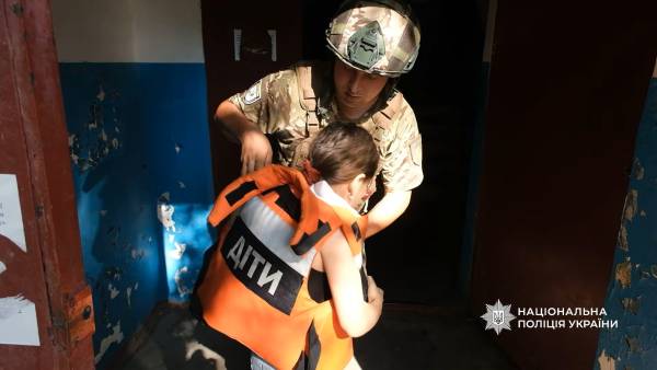 Евакуація з-під обстрілів: родина з дітьми покинула Краматорськ після виїзду з Торецька 11