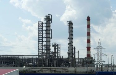 Атака дрона зупинила найбільший російський НПЗ