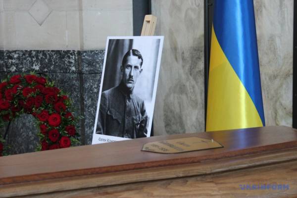 Роттердам: ексгумовано тіло полковника Євгена Коновальця 7 Роттердам: ексгумовано тіло полковника Євгена Коновальця 7