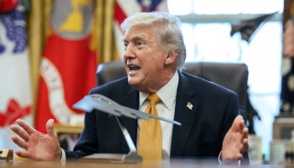 Трамп вимагає від суду дозволити звести бальну залу Білого дому 9