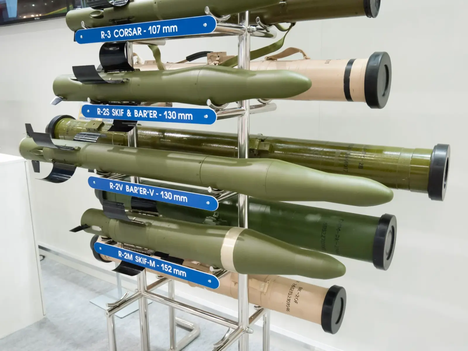 Протитанкові керовані ракети родини Р-2. Згори донизу: Р-2С, Р-2В, Р-2М. 