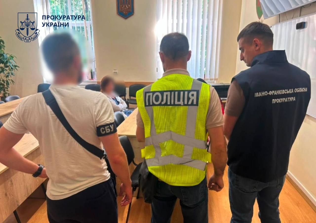 Лікарка привласнила кошти пораненого бійця на Прикарпатті