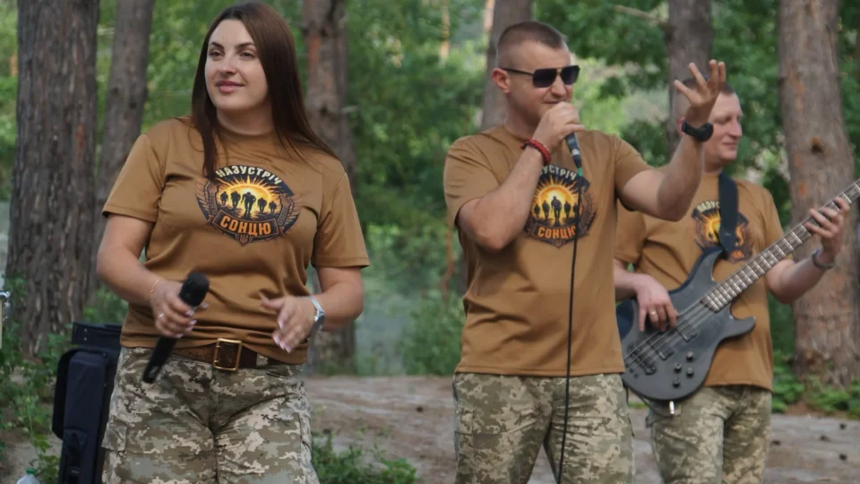 «Це вже більше не концерти — це спілкування»: як тривала війна і дрони змінили музику на фронті