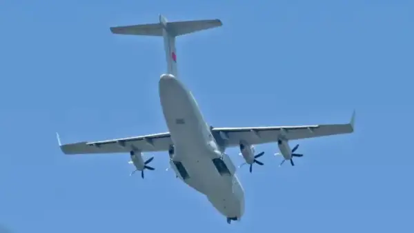 Новий китайський транспортний літак Y-15. Джерело: TWZ.