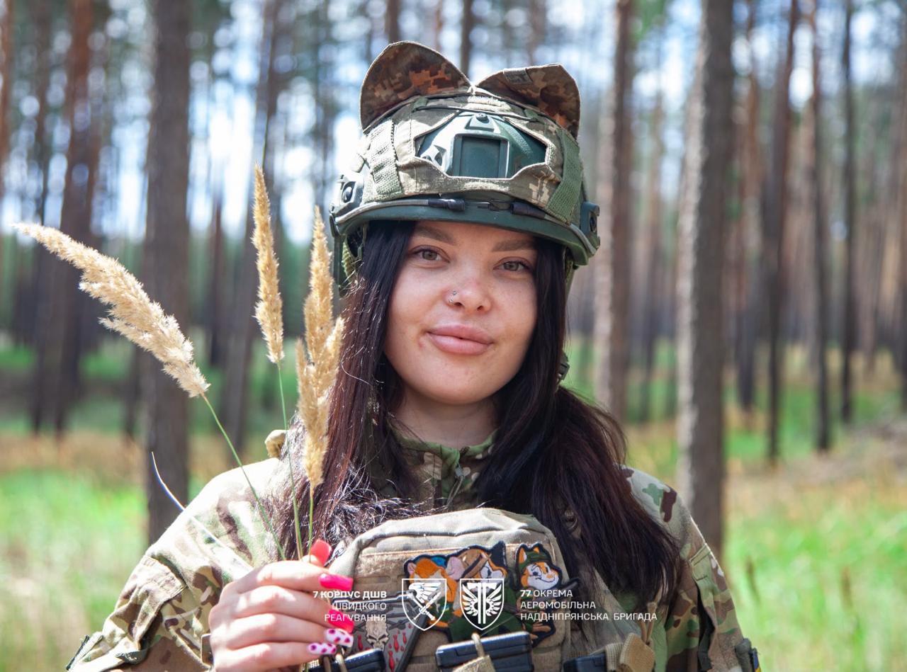 АіФ UA 49 Зірковий шлях: як мама двох Оксана перетворила війну на поле…