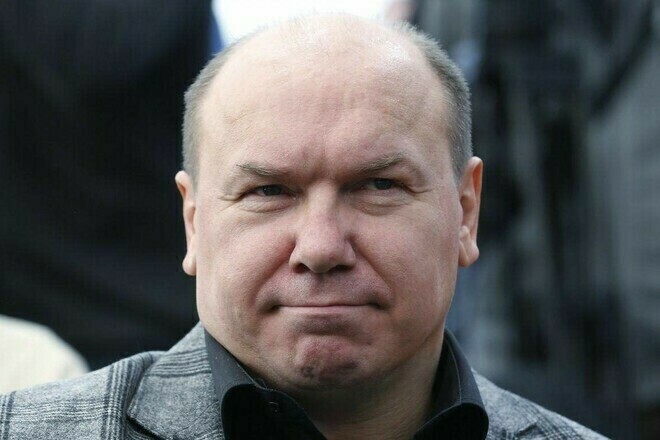 Леоненко: “Заробляти такі гроші в країні, що воює…”