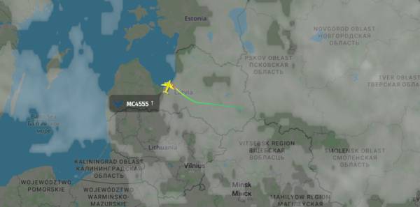 Переліт C-17 Globemaster III із бортовим номером RCH4555 Повітряних сил США та вимкнення транспондера над територією РФ