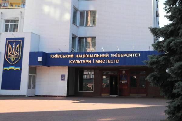 Викладачі та студенти КНУКіМ вимагають відставки Комарніцького