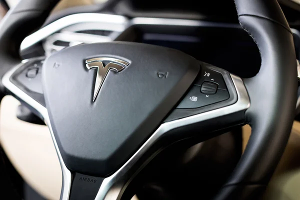 Tesla Model Y: Новий електрокросовер здивує оновленнями до 2026 року
