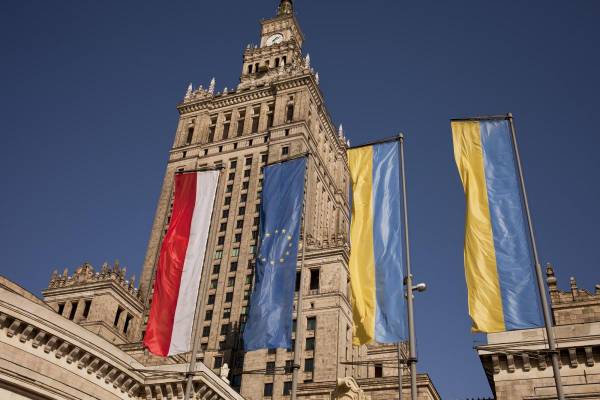 Варшава погрожує Києву “серйозними проблемами” через Бандеру та Шухевича