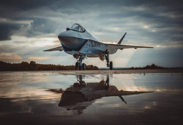 Зображення прототипу російського винищувача Су-75 Checkmate.
