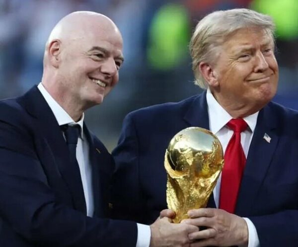 FIFA заборонила футбольним федераціям Росії проводити матчі на&hellip;