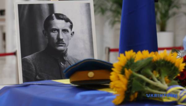 Завершилася панахида за полковником Євгеном Коновальцем у Києві