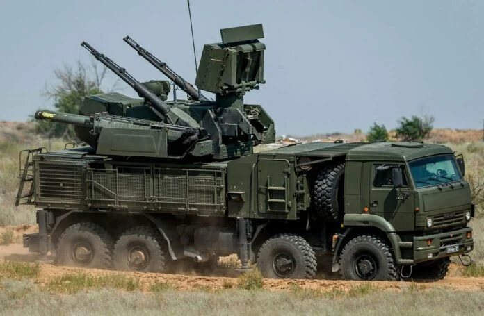 Ворог обстріляв продовольчий склад на Одещині: троє поранених 11 Ворог обстріляв продовольчий склад на Одещині: троє поранених 11
