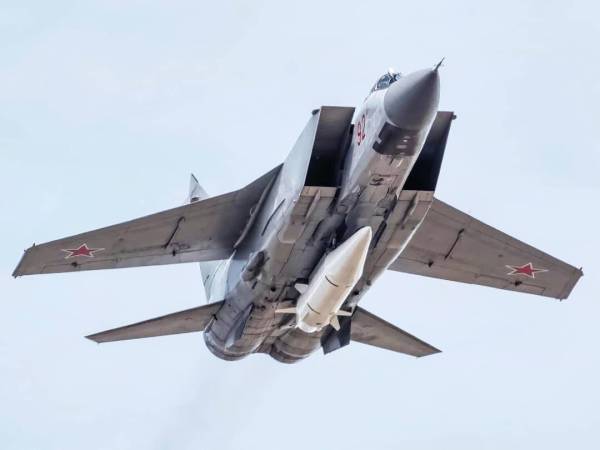 Україна завдала удару по російському аеродрому носіїв "Кинджалів" 9