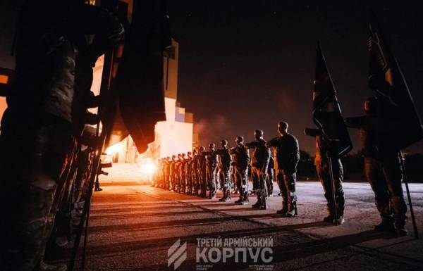 Третій корпус Білецького вшанував пам'ять Коновальця: історія броньованого Austin та смолоскипів 14