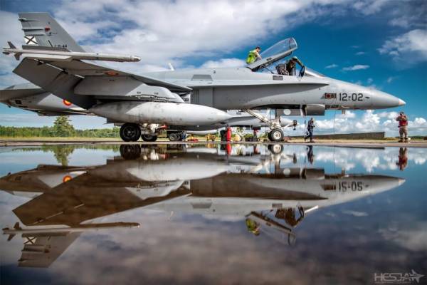 Іспанські винищувачі EF-18M Hornet Повітряно-космічних сил Іспанії в Румунії. Фото: Hesja Air-Art Photography