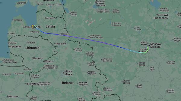 Переліт C-17 Globemaster III із бортовим номером RCH4555 Повітряних сил США до Москви