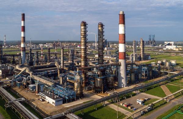 Удар дронів спричинив пожежу на НПЗ в Уфі 3