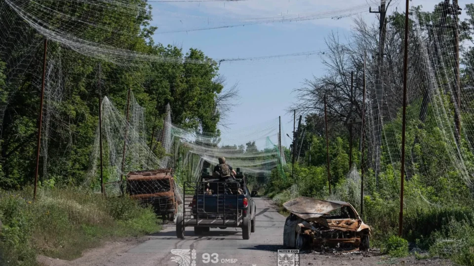 Жадан" повернувся з Європи, щоб захищати дім, керуючи дронами 9 «Дорога палаючих автівок»: воїни 93-ї бригади «Холодний Яр» показали небезпечну місію з вивантаження НРК