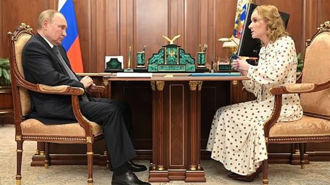 Дитяча омбудсменка рф Марія Львова-Бєлова з главою рф володимиром путіним