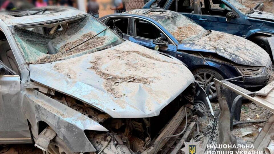 Розстріл автобуса зробив її військовою: Олеся підтримує побратимів 9 На Запоріжжі росіяни завдали удару по рятувальниках, а на Одещині пошкодили автобус з дітьми