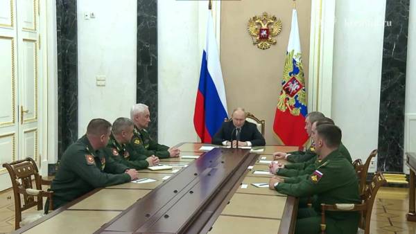 Путін наказав руйнувати НАТО і ЄС зсередини 5 Зустріч представників МО РФ з Володимиром Путіним. 05 серпня 2026 року. Кадр з відео kremlin.ru