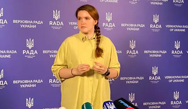 АіФ UA 37 Безугла відновила членство у фракції “Слуга народу”