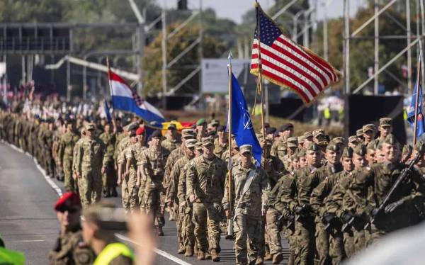 Війська США (НАТО) у Варшаві. Джерело: SCANPIX/AFP/WOJTEK RADWANSKI