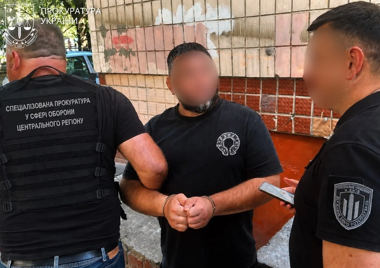 Виклик додому замість служби: підозри командиру та його спільникам 8 Виклик додому замість служби: підозри командиру та його спільникам 2