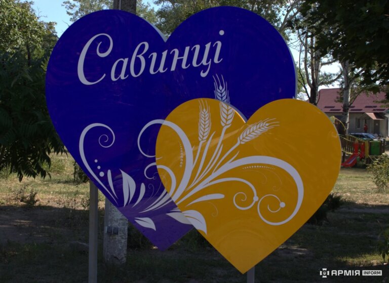Бджоли, що збирають нектар на мінних полях, годують ЗСУ: як Савинська громада оживає після окупації 11