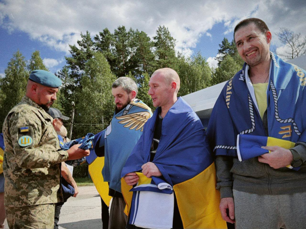 Звільнені українці з військового полону. 24 серпня 2026 року. Фото: Генштаб ЗСУ