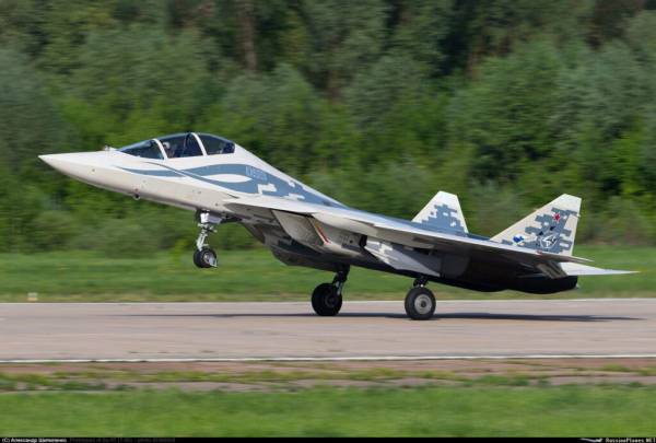 Двомісний Су-57Д на аеродромі Москва-Жуковський (Раменське).
