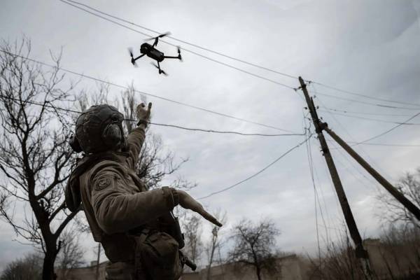 Запуск китайського безпілотника DJI Mavic на передовій.