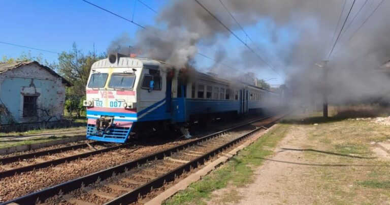 Росіяни обстріляли приміський поїзд на Харківщині 5