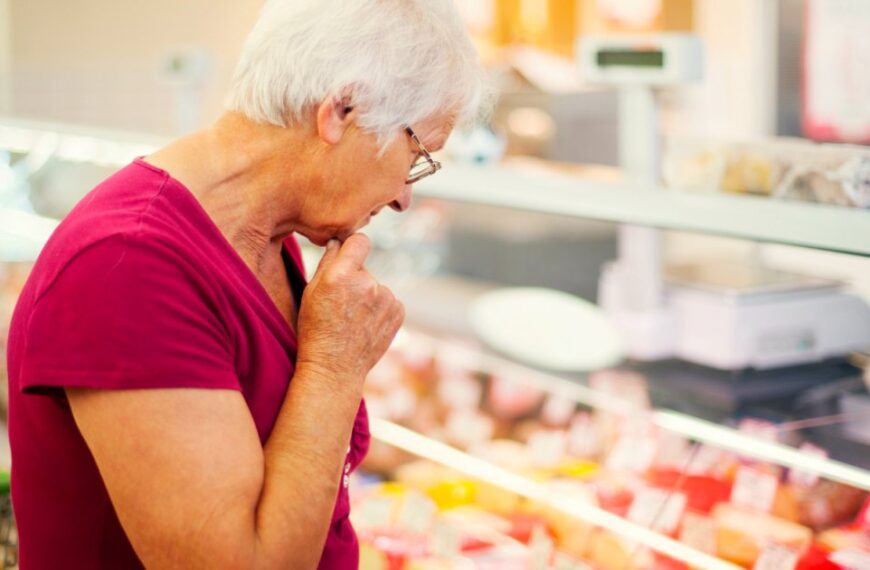 Зниження ПДВ на продукти та ліки: українські депутати подали законопроєкт