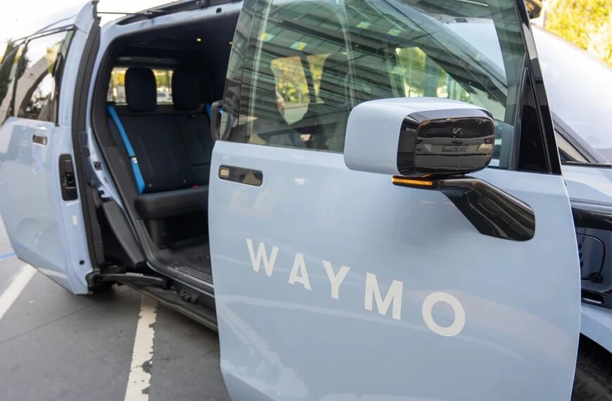 Роботаксі Waymo передало поліції пасажирів зі зброєю та наркотиками