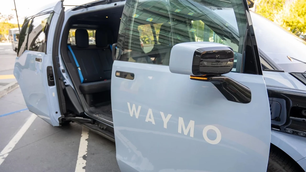 Роботаксі Waymo передало поліції пасажирів зі зброєю та наркотиками 2