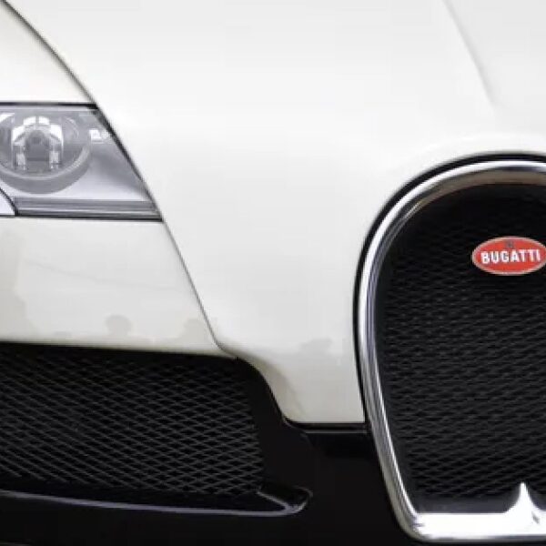 Porsche заробила мільярд євро на продажі Bugatti
