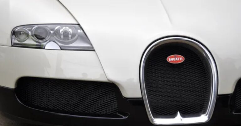 Porsche заробила мільярд євро на продажі Bugatti 15