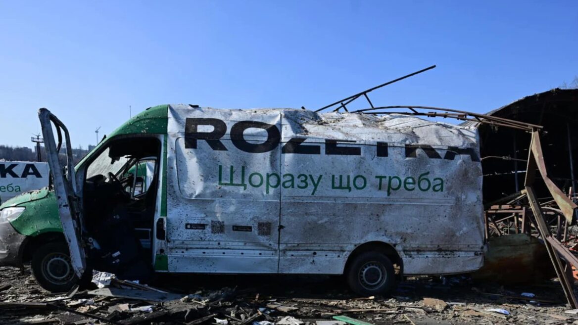 Українські АЗС навчають відбиватись від дронів 9 Продавці маркетплейсу ROZETKA оцінили втрати від знищення складу у Броварах у 112 млн грн та вимагають компенсацій