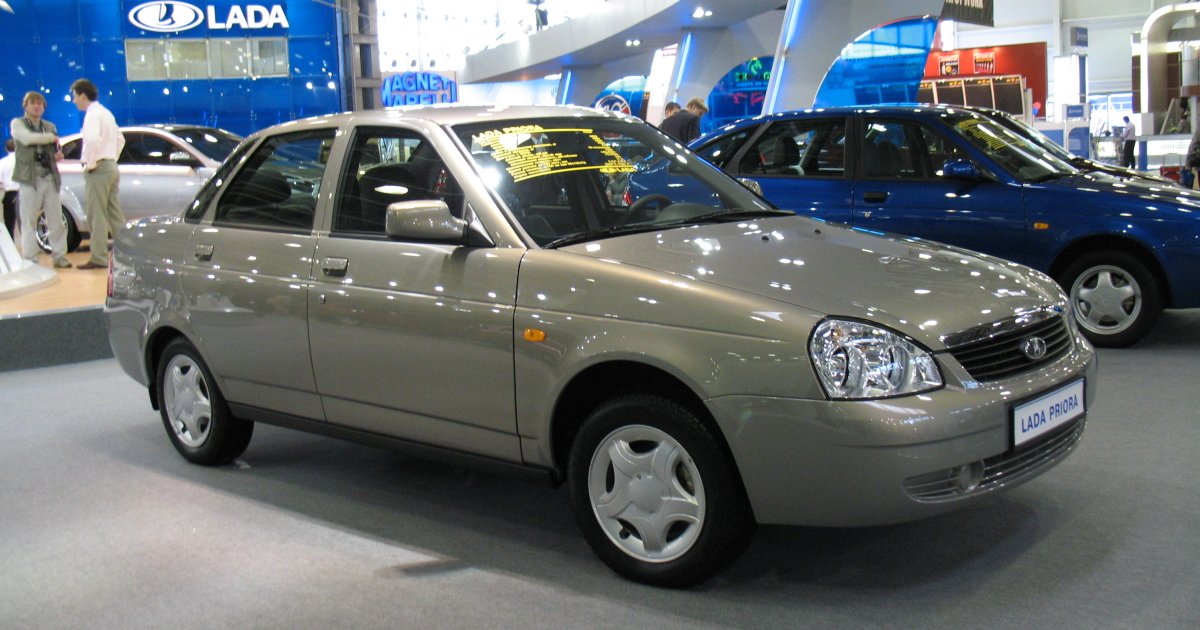 Казахстан зупинив імпорт російських авто